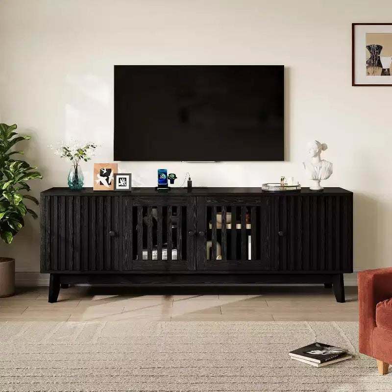 Meuble TV moderne du milieu du siècle avec portes à persiennes, étagères réglables et rangement