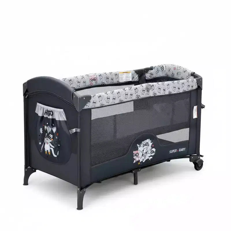 Berceau et parc pour bébé 4 en 1 - Lit portable gris clair avec table à langer, porte zippée et arche de jouets - Roues verrouillables et rangement pour nouveau-nés et tout-petants