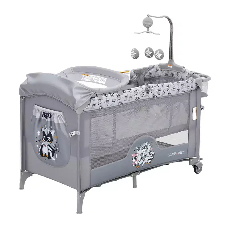 Berceau et parc pour bébé 4 en 1 - Lit portable gris clair avec table à langer, porte zippée et arche de jouets - Roues verrouillables et rangement pour nouveau-nés et tout-petants