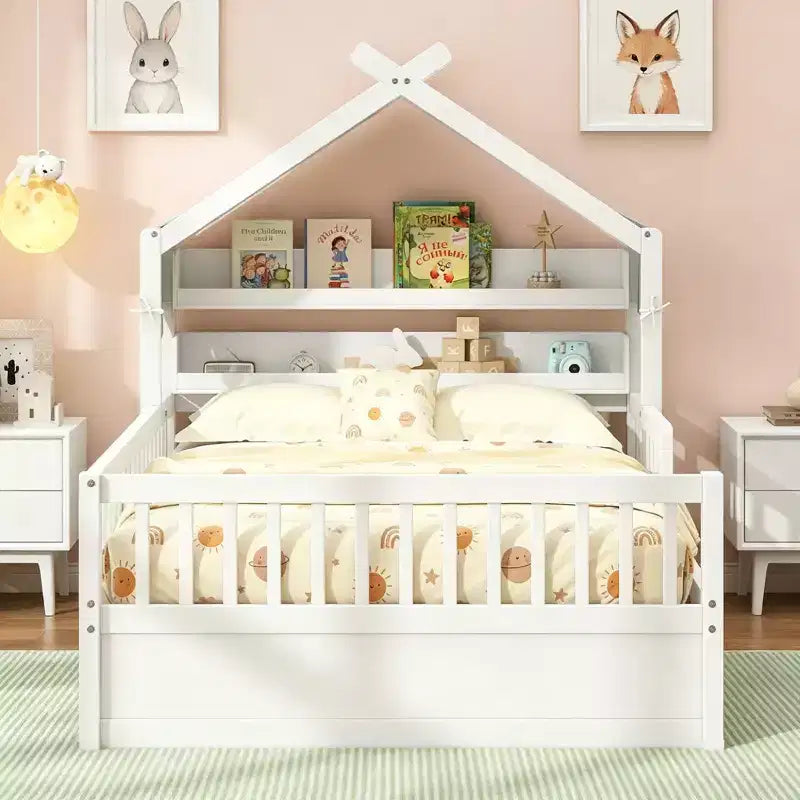 Lit cabane en bois pleine grandeur avec étagère de tête de lit de rangement et baldaquin pour chambre d'enfant