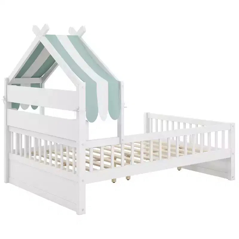 Lit cabane en bois pleine grandeur avec étagère de tête de lit de rangement et baldaquin pour chambre d'enfant