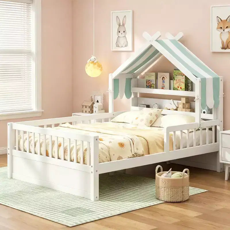 Lit cabane en bois pleine grandeur avec étagère de tête de lit de rangement et baldaquin pour chambre d'enfant